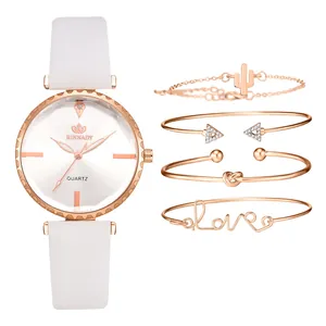 Coffret détaillé d'une montre en cuir PU blanc et de quatre bracelets style cactus rose