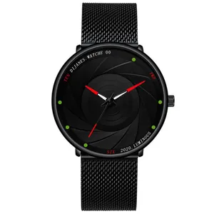 Lichtgevend zwart herenhorloge met mesh stalen band en unieke shutter wijzerplaat