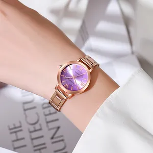 Montre femme en or rose avec cadran violet soleil et bracelet en métal à maillons