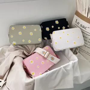 Women Daisy Floral Print Crossbody Bag PU Leather Small Square Shoulder Bag With Wide Strap Fashion Daily Handbag