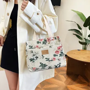 Bolso tote de lona floral con capa aislante y elegante diseño de rosas