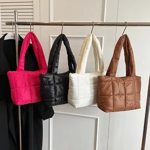Borsa Tote Trapuntata da Donna Grande Capacità in Nylon Imbottita Borsa a Tracolla Tinta Unita Moda per Pendolari Stile Casual