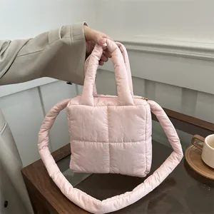 Sac à main matelassé rose clair avec bandoulière rembourrée pour femme tendance