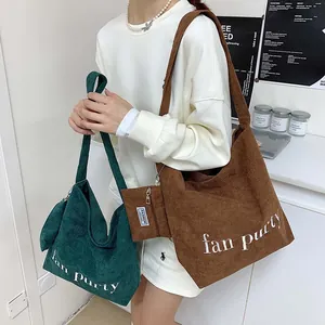 Retro-Cord-Tasche in Dunkelgrün und Braun mit Buchstabenstickerei und großem Fassungsvermögen
