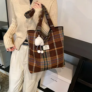 Borsa Tote da Donna a Quadretti in Lana di Grande Capacità Borsa a Tracolla in Tela Retrò Con Ciondolo a Nuvola di Peluche