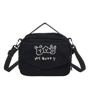 Schattige zwarte corduroy crossbodytas met cartoon borduurwerk voor dames