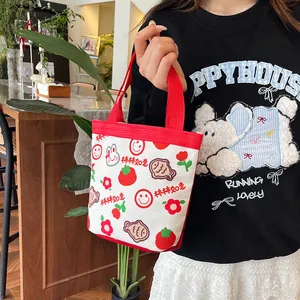 Niedliche Cartoon-Segeltuchtasche mit roten Griffen und festlichen Drucken für den Alltag