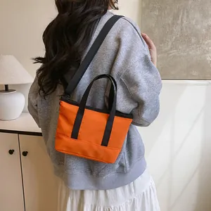 Mini sac cabas orange bandoulière avec poignées noires et sangle ajustable