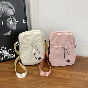 Petit Sac Bandoulière Décontracté en Nylon pour Femme Léger Sac pour Téléphone Avec Cordon Bandoulière Réglable Voyage