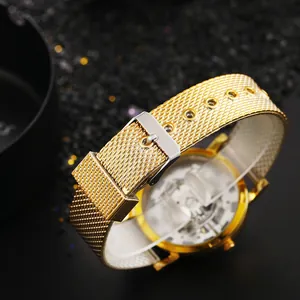 Montre à quartz pour hommes avec bracelet en maille dorée et cadran ajouré élégant
