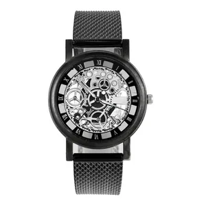 Montre squelette homme avec bracelet milanais noir et cadran à chiffres romains
