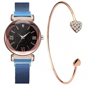 Detail der Sternenhimmel-Uhr mit roségoldenem Gehäuse und passendem Herz-Armband-Set