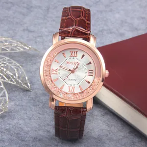 Fashion Women Quartz Watch With Roman Numerals Crocodile Pattern Faux Leather Strap Rolling Rhinestone Decoration Alloy Case