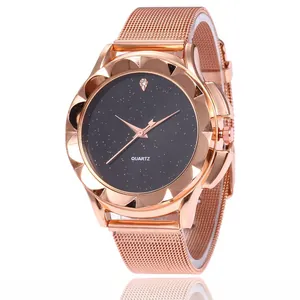 Montre élégante en or rose avec bracelet en maille et cadran noir motif ciel étoilé