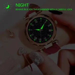 Montre femme cadran ciel étoilé avec chiffres romains et aiguilles lumineuses sur cuir noir