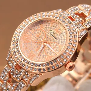Luxuriöse Geneva Damenuhr in Roségold mit vollem Kristallbesatz und Metallarmband