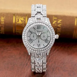 Luxuriöse Geneva Damen-Silberuhr mit Kristallen auf Zifferblatt und Metallarmband