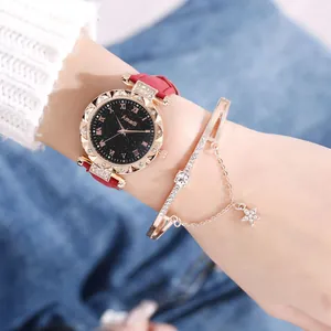 Detail der roten Lederuhr mit Sternenzifferblatt und passendem Sternarmband mit Diamanten
