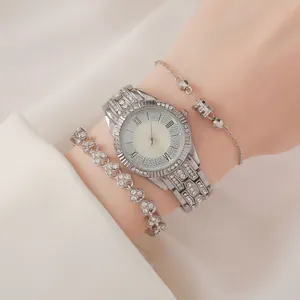 Luxueux Coffret Montre Bracelet pour Femme en Strass Argenté Avec Bracelet à Breloque Coeur Montre à Quartz à Chiffres Romains Ensemble de Bijoux pour Femme