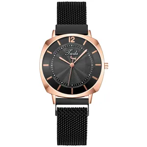 Montre à Quartz de Luxe pour Femme Cadran Ondulation de l'Eau Bracelet en Alliage Maille Milanaise Boucle Magnétique Analogue Élégante