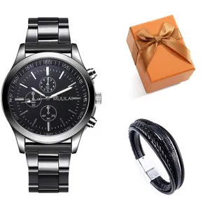 Dettaglio dell'orologio cronografo nero con bracciale in pelle e confezione regalo arancione