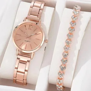 Damen-Quarzuhr und Herzarmband-Set in Roségold mit funkelnden Kristallsteinen