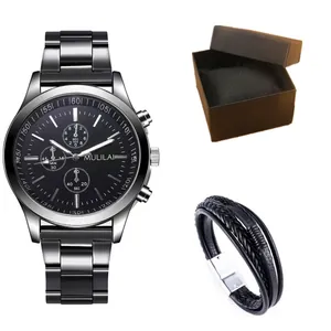 Dettaglio macro orologio da uomo al quarzo nero business con set bracciale in pelle