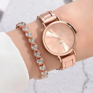 Damen Quarzuhr in Roségold mit herzförmigem Strassarmband als Geschenkset