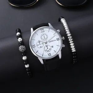 Detail van Geneva quartzhorloge met lederen band en bijpassende kralenarmbandset