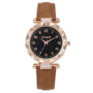 Orologio al quarzo con quadrante stellato, cinturino in pelle marrone e strass oro rosa