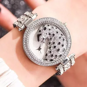 Reloj de cuarzo hip hop plateado con cara de leopardo y correa de metal con cristales