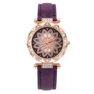 Elegant roségouden dameshorloge met paarse band en met diamanten bezette bloemen wijzerplaat