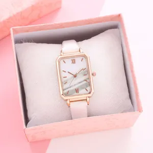 Τετράγωνο ρολόι rose gold με μαρμάρινο καντράν και λευκό δερμάτινο λουράκι σε κουτί