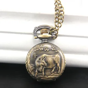 Orologio da taschino retrò in bronzo con bue in rilievo e catenella in metallo