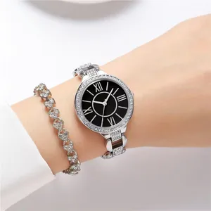 Set orologio argento con strass e bracciale a cuore al polso con quadrante romano nero