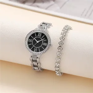Set orologio da donna con lunetta in strass, numeri romani e bracciale a cuore abbinato