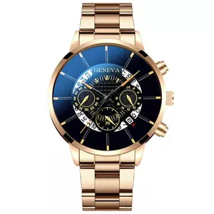 Détail d'une montre Geneva homme or rose avec cadran bleu et affichage de la date