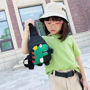 Sac de poitrine pour enfants en nylon noir avec dinosaure vert et bandoulière ajustable