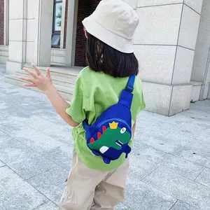 Sac de poitrine dinosaure enfant bleu marine avec motif de dessin animé et sangle