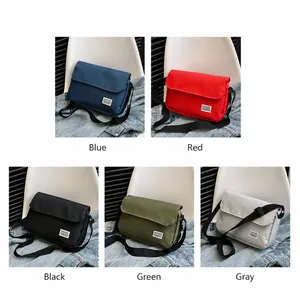 Wasserdichte Kuriertasche in fünf Farben: Blau, Rot, Schwarz, Grün und Grau