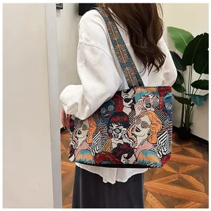 Detail der Jacquard-Canvas-Tasche mit Pop-Art-Porträts und gewebtem Schultergurt