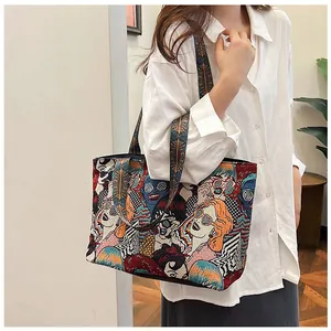 Nahaufnahme der Jacquard-Canvas-Tasche mit Retro-Comic-Print und gewebten Griffen