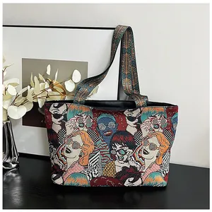 Detail der Boho-Jacquard-Tasche mit Pop-Art-Illustration und robuster Textur im Detail