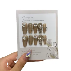 Coffret de faux ongles style français avec strass de luxe et nœuds 3D élégants