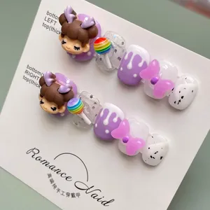 Faux ongles 3D faits main motif fille bulle mignonne en couleurs violet et blanc