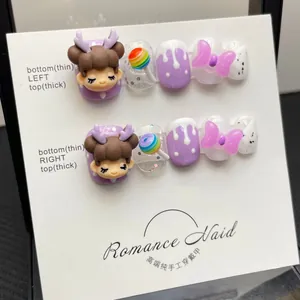 Faux Ongles à Presser Faits Main Dessin Animé Bubble Girl Violet Blanc 3D Résine Strass Courts Ronds Carrés pour Femmes Décor Quotidien