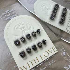 Handmade Press On Nails Dark Style Black Heart Rhinestone Decor Silver Alloy Chain Short Coffin Nails Women Manicure