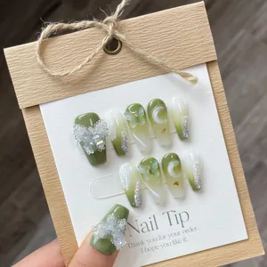 Faux Ongles à Presser Faits à la Main Dégradé Ombré Vert Clair Blanc Design Papillon 3D Strass Lune Ongles en Résine pour Femmes