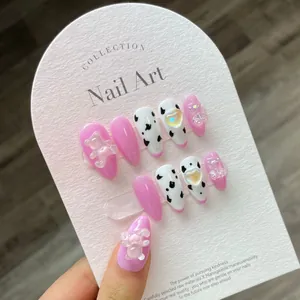 Handgefertigte Süße Rosa Press On Nails 3D Bär Herz Dekoration Kuhmuster Lange Stiletto Künstliche Nägel Damen Mode Maniküre