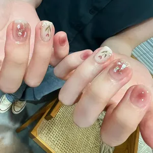 Handmade Pink Blush Tulip Press On Nails With Artificial Pearl Glitter Gold Foil Short Square Round Fake Nails For Women Daily Wear